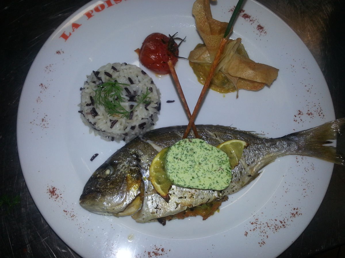Dorade grillée au beurre d'herbes